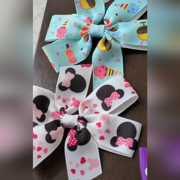 32 Like New 3.5" Clip On Bows Pinwheel Only $1.50 Each. - Picture 8 of 10
